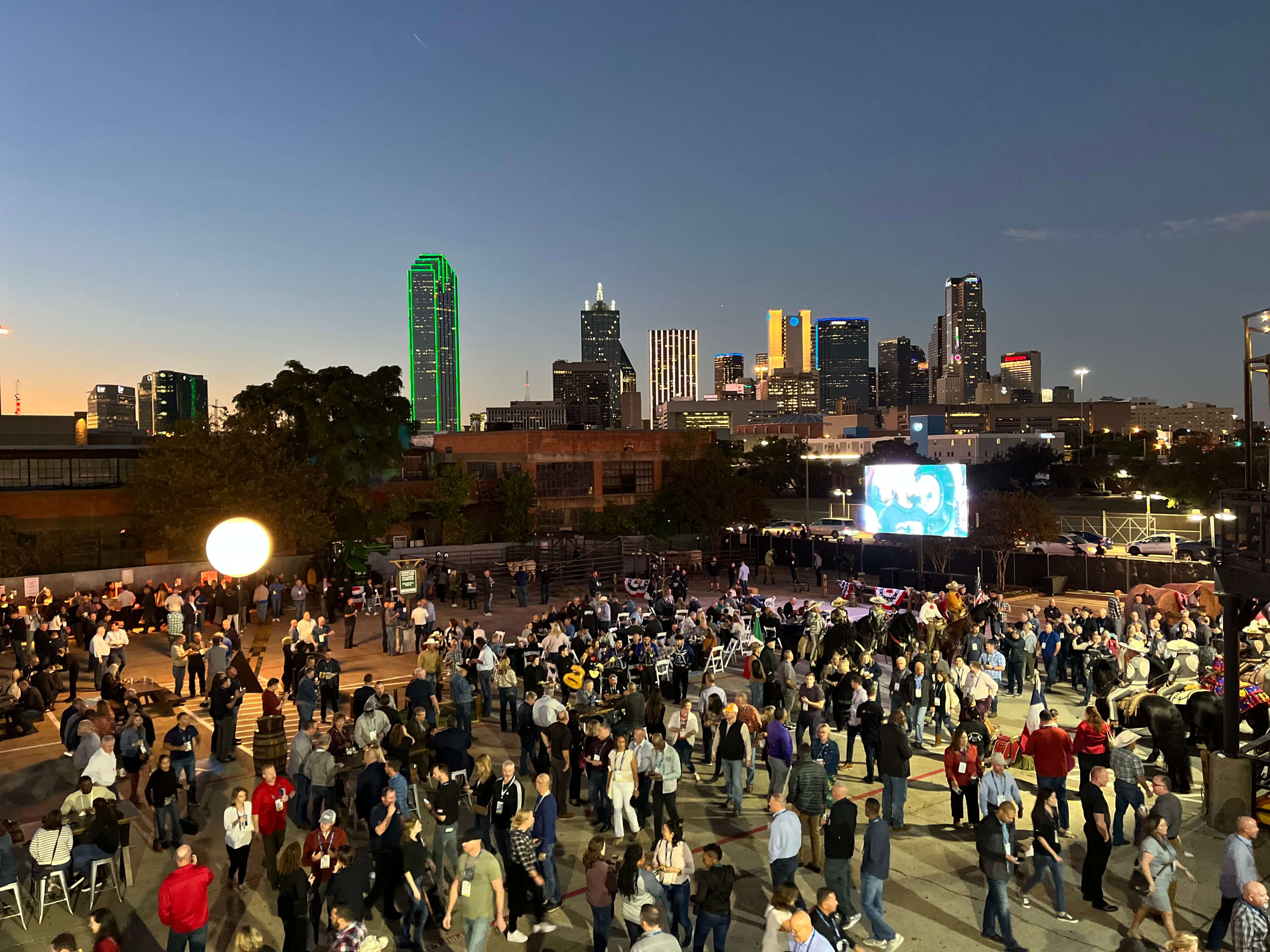 Reliable Outdoor Screen Rental Dallas